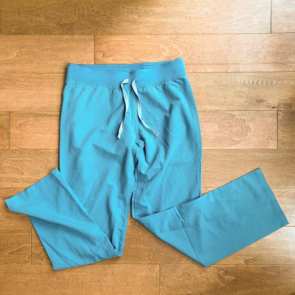 Figs Livingston scrub pants in Hydrogreen size S